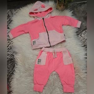 Bonds baby matching trackies and zippy size 00